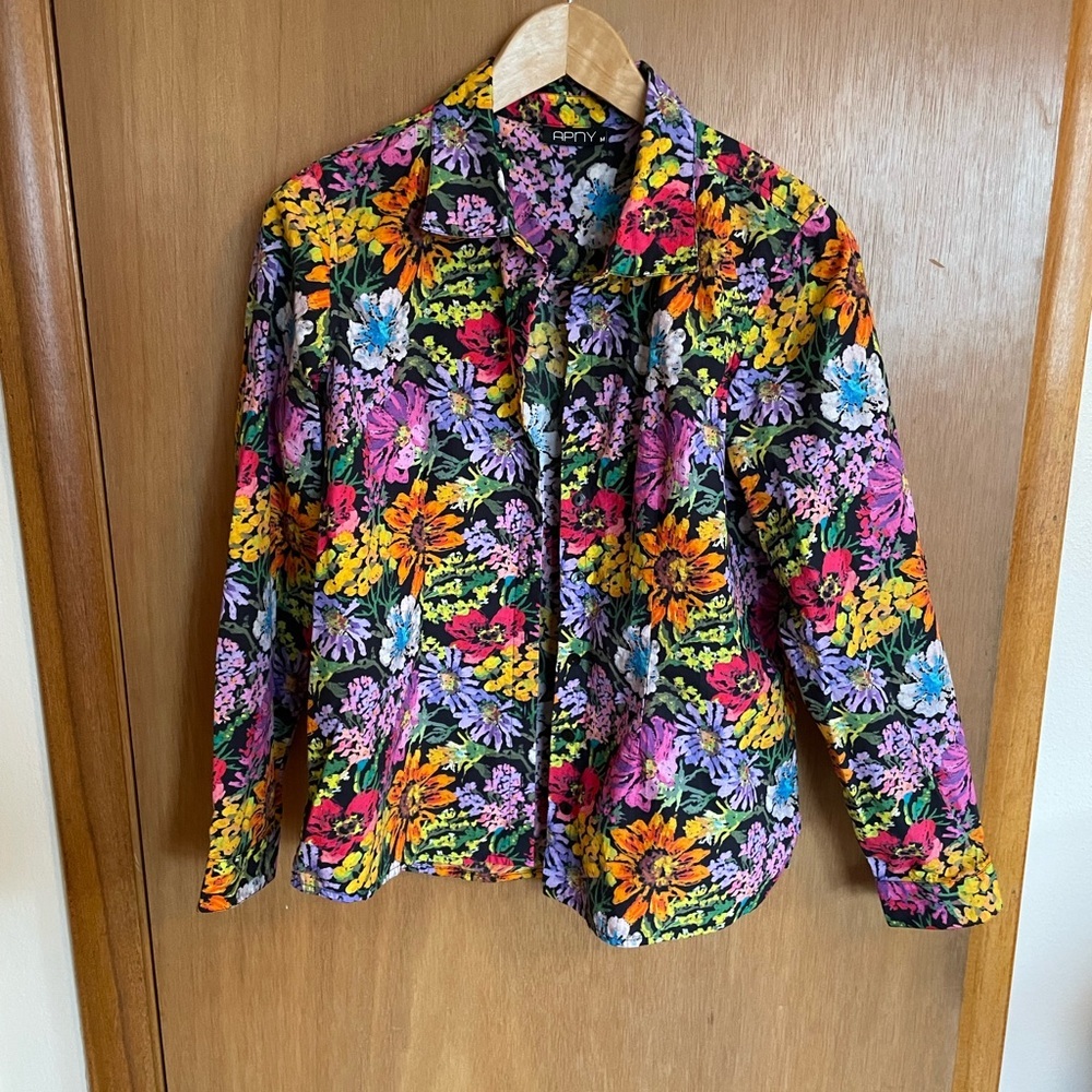 APNY New York Bright Wild Floral 100% Cotton Collared Button Down M